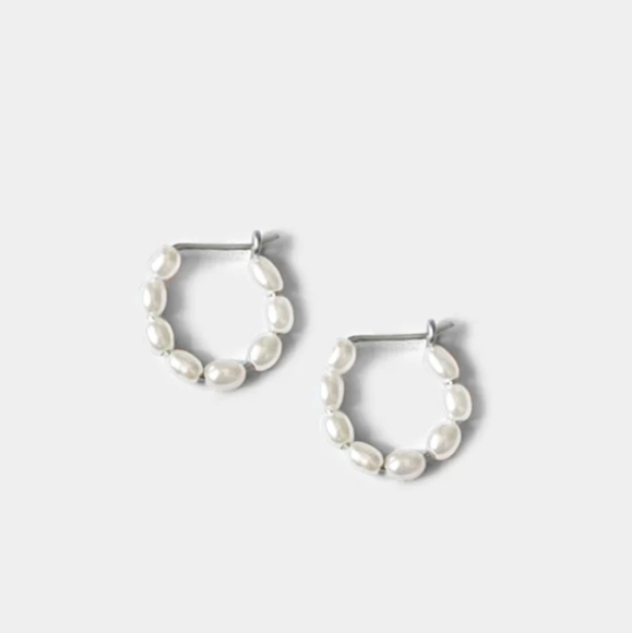 Kara Yoo Baby Rosa Pearl Hoops - Picture 1 of 5